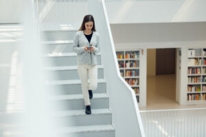 Comparative-Negligence-Woman-walking-down-stairs-while-texting.jpg